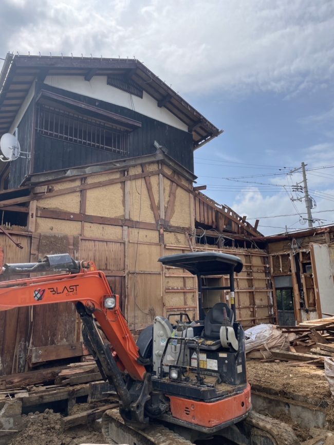 解体工事作業中