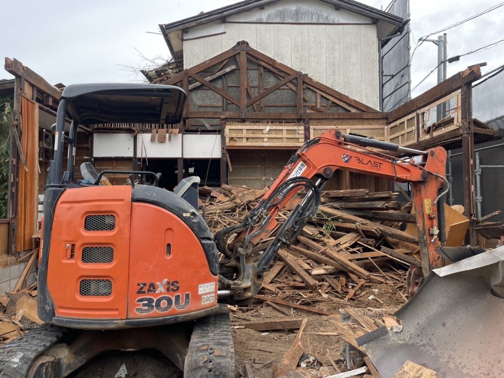 冬の解体工事ならブラスト