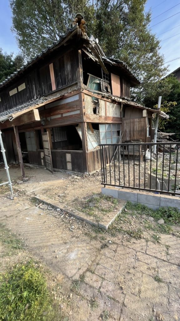 躯体解体工事前に軒を撤去した画像