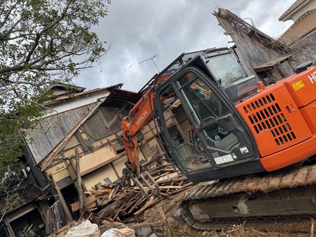 冬の解体工事ならブラスト