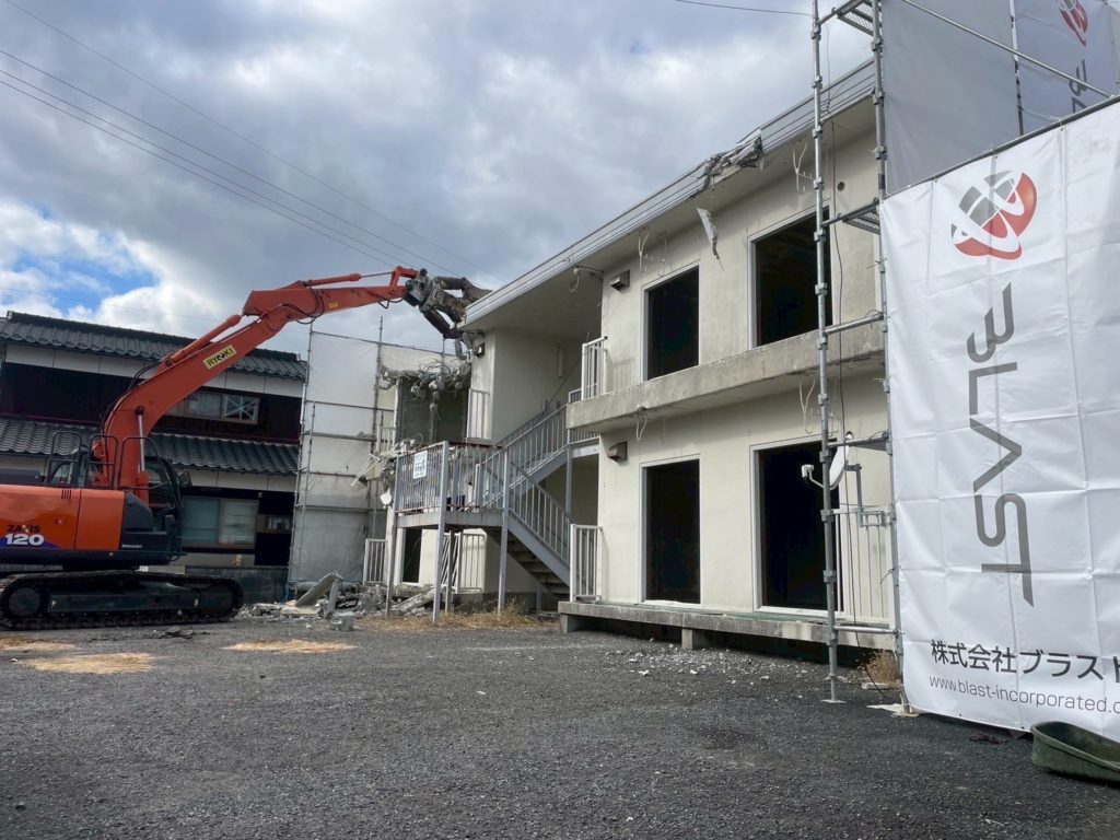 大割機で躯体解体開始