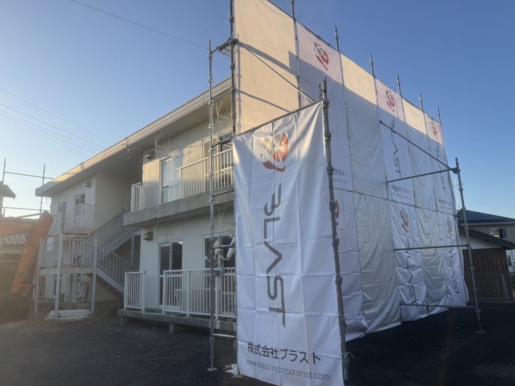 解体工事の前の足場設置画像